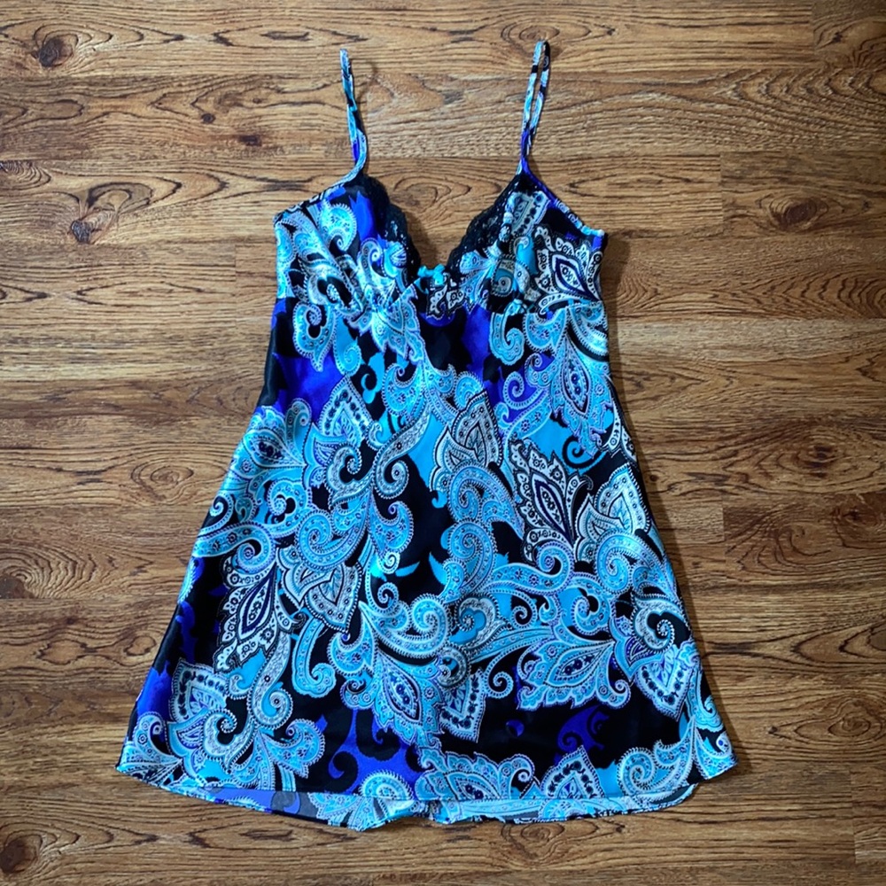 Apt. 9 Blue Paisley Chemise